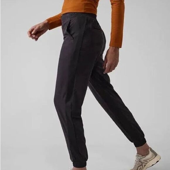 Athleta Brooklyn Lined Joggers Size 12 Black Camo Relaxed Athletic Track Pants - Picture 1 of 9